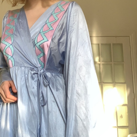 *SOLD* Beautiful vintage night gown 💖 - Picture 5 of 13